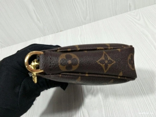 WIS POCHETTE Louis Vuitton ACCESSOIRES 0827